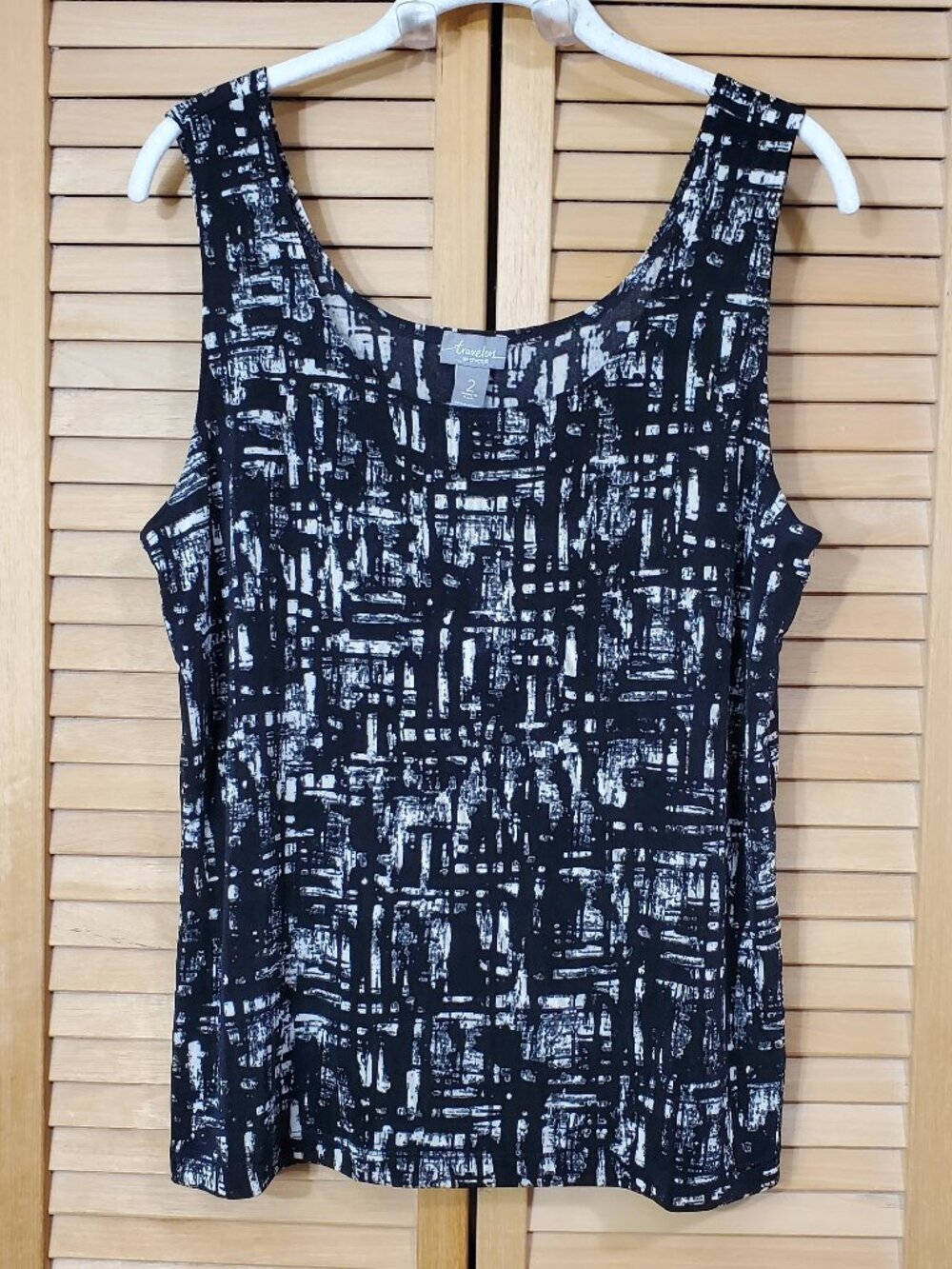 Chico's Travelers Graphic Art Contemporary Tank Size 2 (L)
